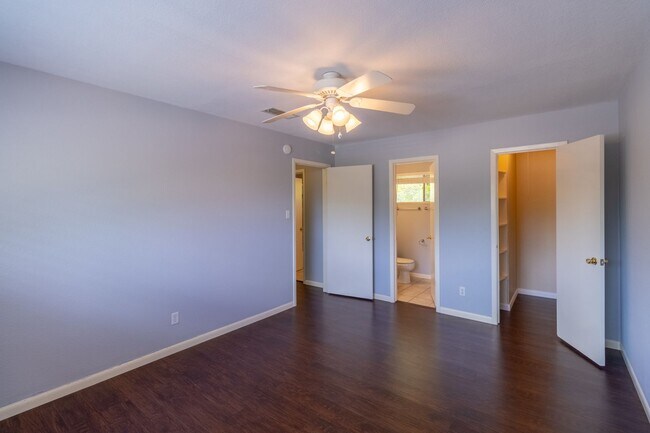 Building Photo - Beautiful 3 bedroom Home in West Congress!