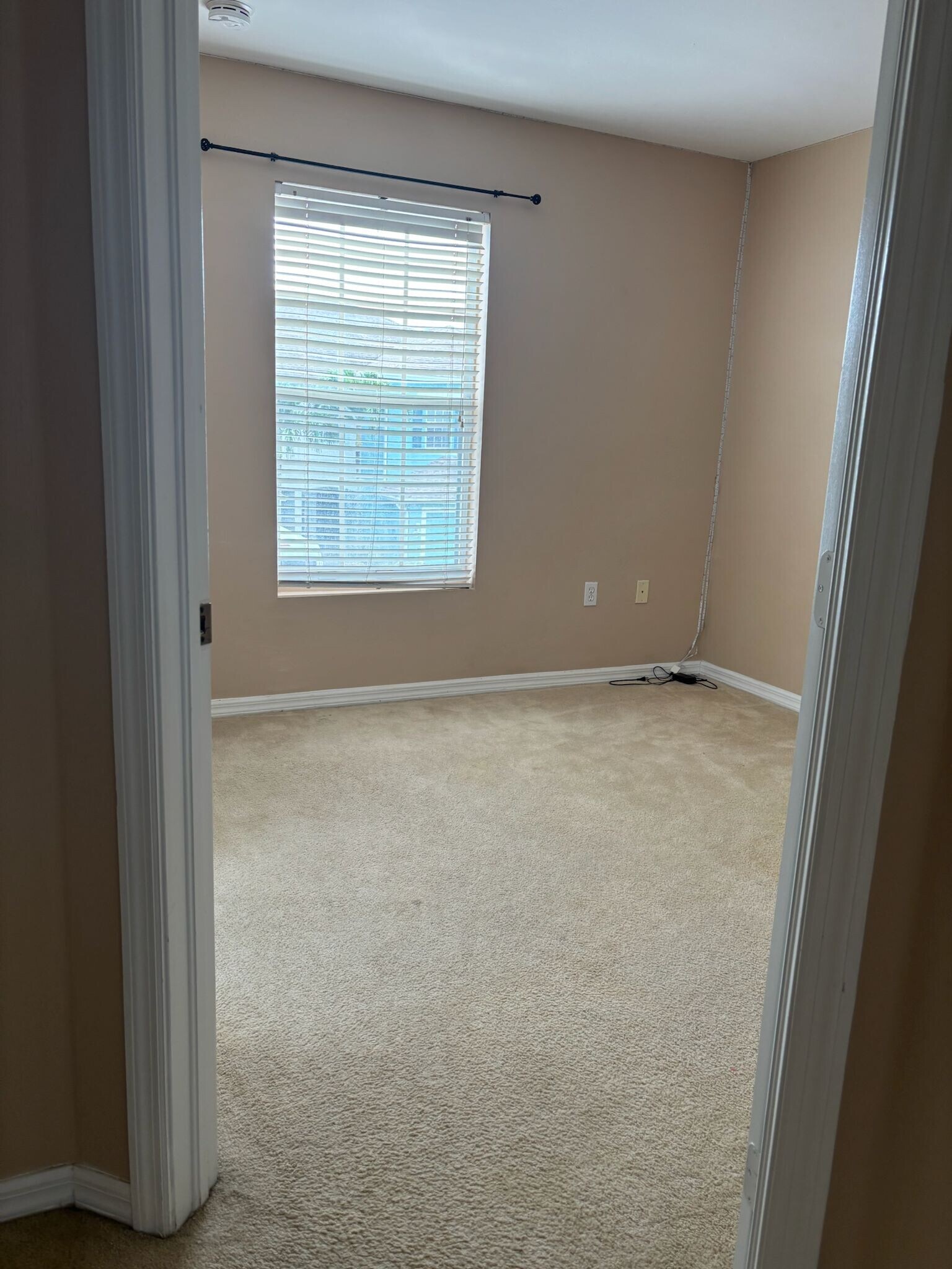 Building Photo - 3642 Pine Oak Cir