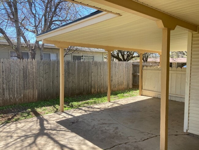 Building Photo - 224 N Oxford Dr