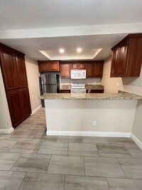 Building Photo - BEAUTIFULLY UPGRADED 1 STORY CONDO