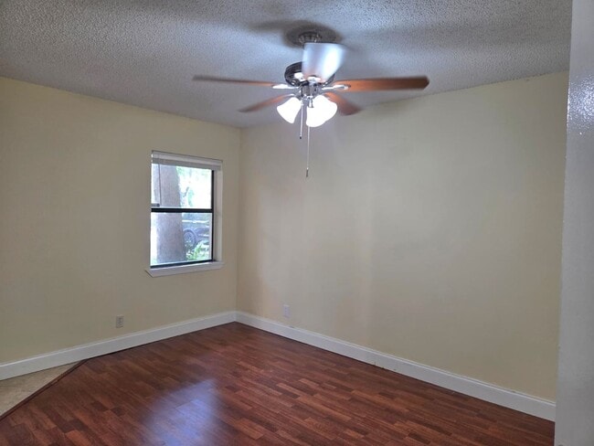 Building Photo - Upgraded 2BR/2BA – Gated Community, Great Amenities!