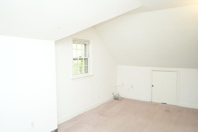 Building Photo - 119 Harmon St