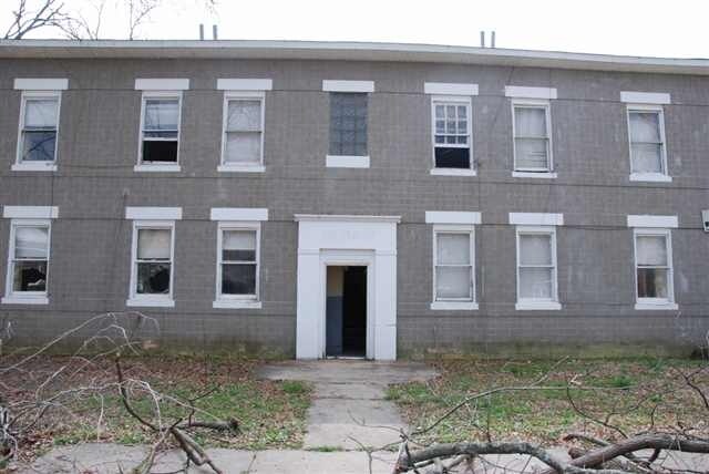 Building Photo - 205 Pine St