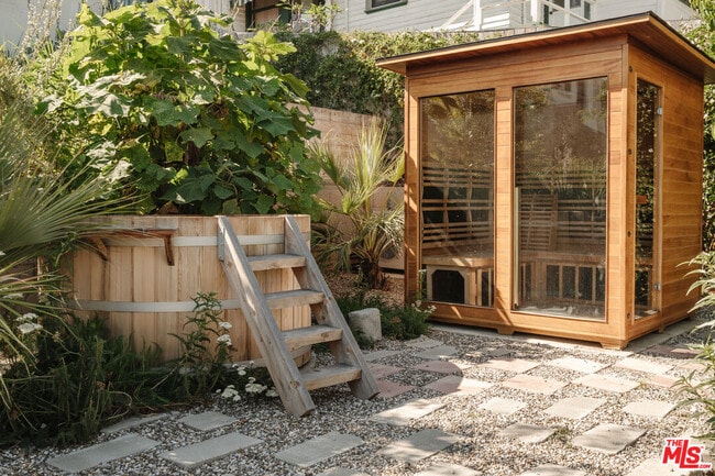 Building Photo - 1097 W Kensington Rd