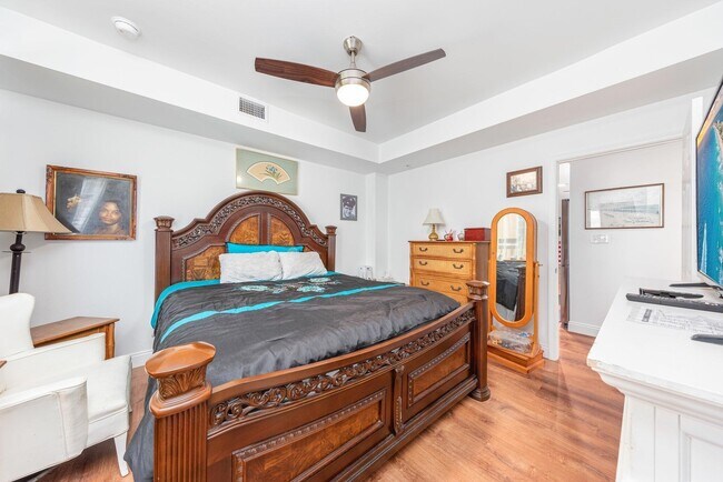 Building Photo - Gulf View Three-Bedroom