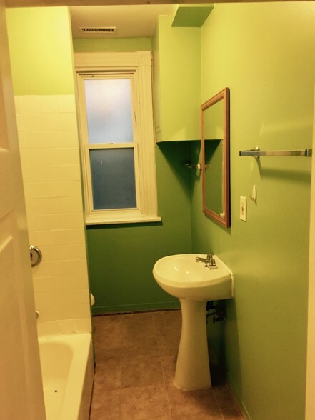 Bath - 7134 S University Ave