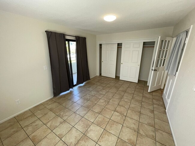 Building Photo - 5 Bedroom 2 Bathroom Apartment in Goleta