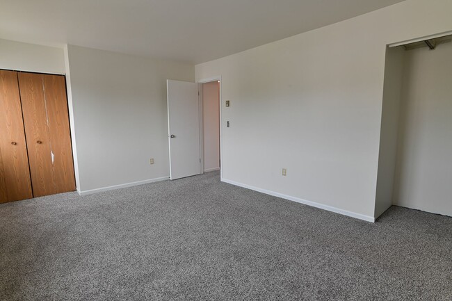 Building Photo - Townhouse in Highspire