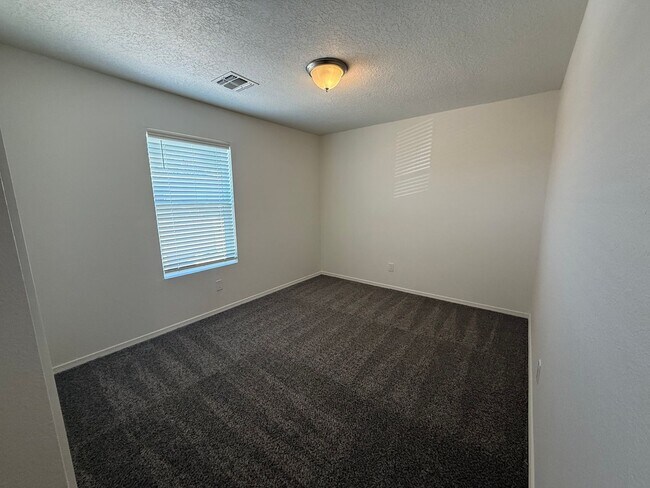 Building Photo - North Valley Townhouse