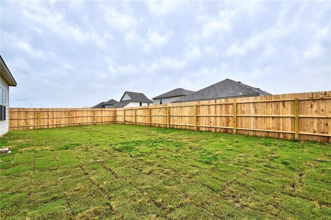 Building Photo - 708 Red Barn Bnd
