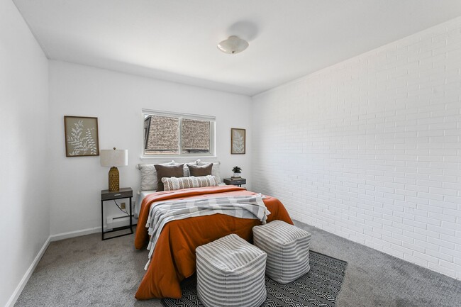 Building Photo - 1804 Simms St