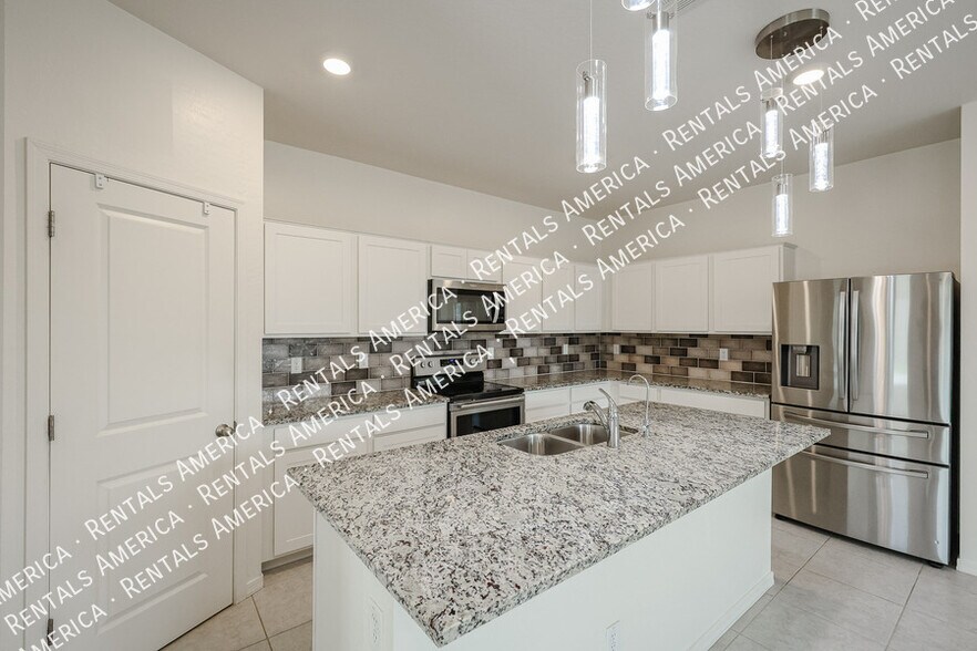 Building Photo - 6321 W Latona Rd