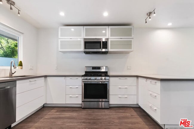 Building Photo - 3729 Reklaw Dr