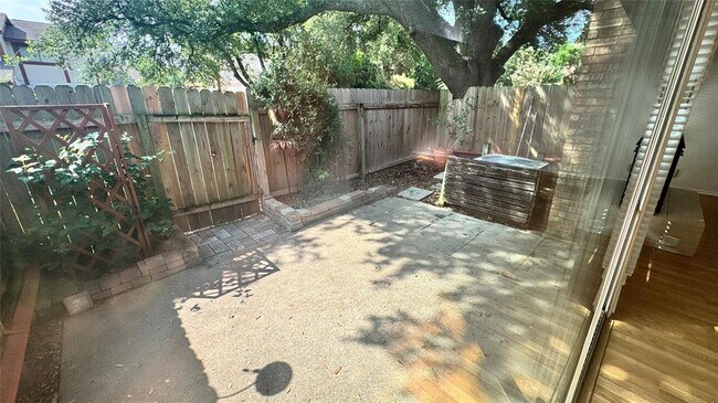 Building Photo - 8903 Trone Cir