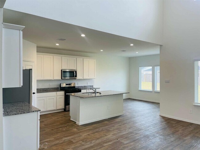 Building Photo - 7403 Cyn Strm St