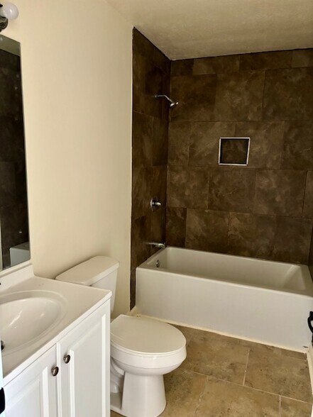 Building Photo - 1011 Giovanni St