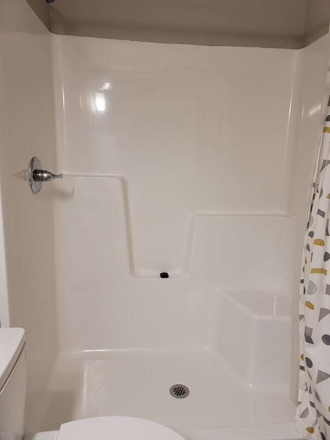 Building Photo - 6640 N Amherst St