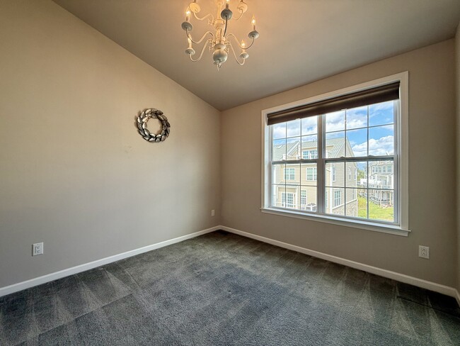 Building Photo - 2731 S Spurway Dr