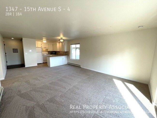 Building Photo - Bright Large Corner Unit Apt - *GARAGE PAR...