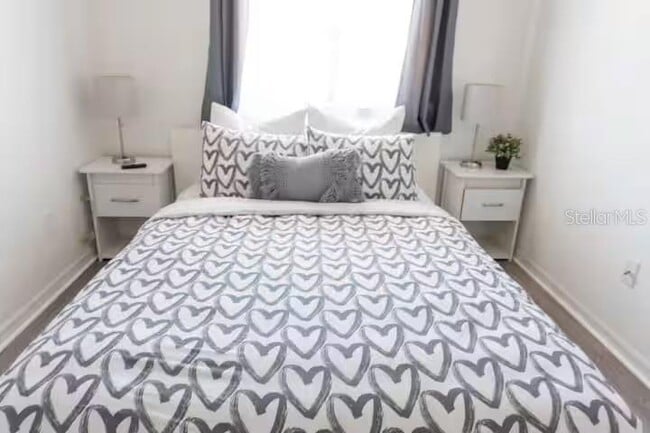 Building Photo - 1139 S Beach Cir