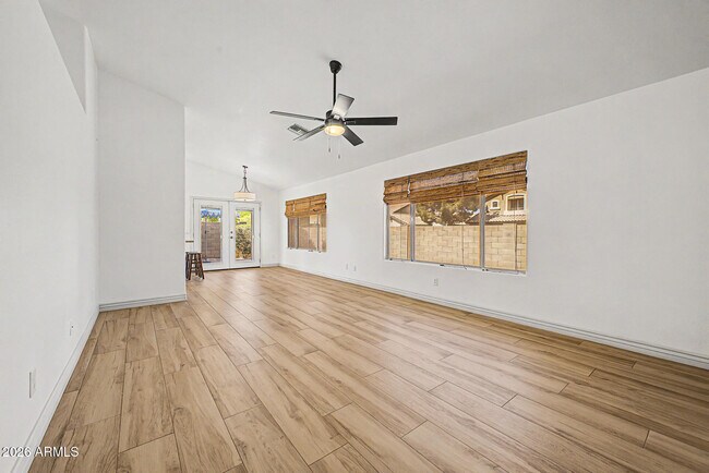 Building Photo - 3905 E Rockwood Dr