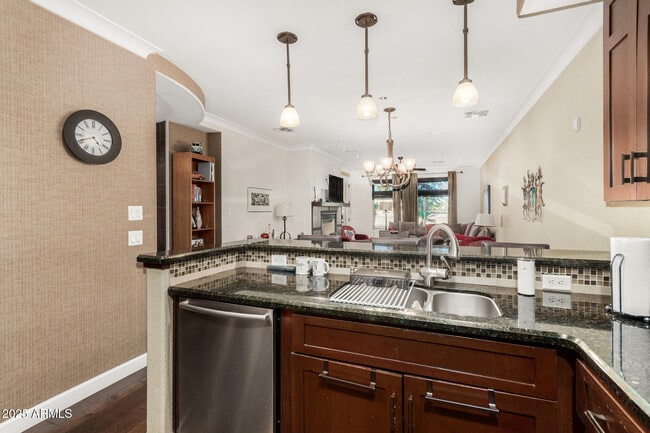 Building Photo - 4909 N Woodmere Fairway