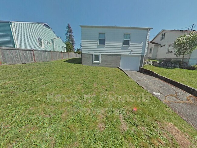 Building Photo - 1011 N Rainier Ave