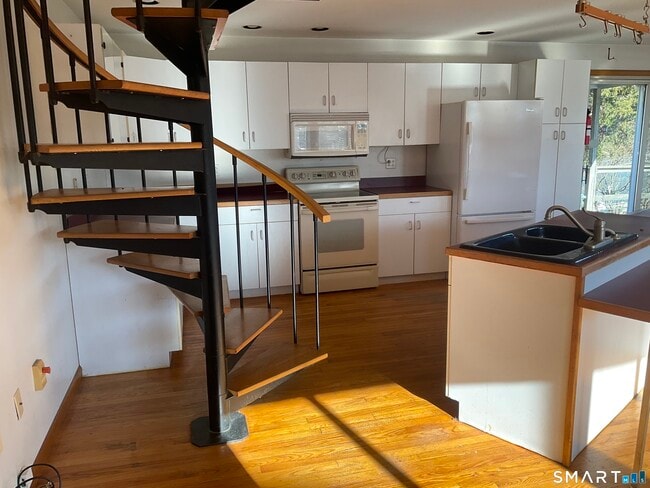 Building Photo - 52 Brown Rd