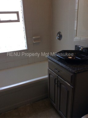 Building Photo - Beautiful Upper Duplex
