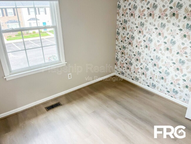 Building Photo - 2700 Thackery Rd