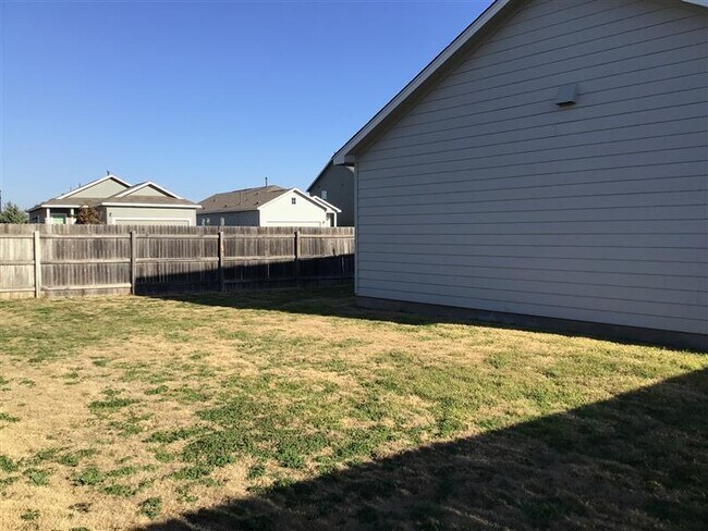 Building Photo - 565 Big Rocky Bend