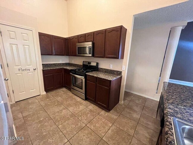Building Photo - 6700 Hermoso Del Sol Dr