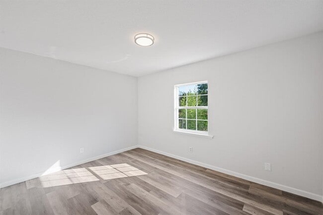 Building Photo - 2215 Overbrook Dr