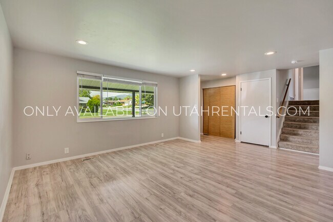 Building Photo - 786 E 350 N
