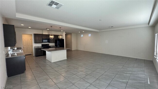 Building Photo - 5035 Lakewood Creek Ave