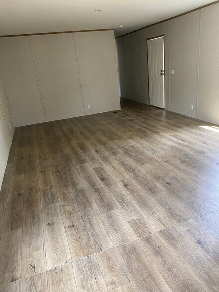 Building Photo - 3300 Lotus Ln