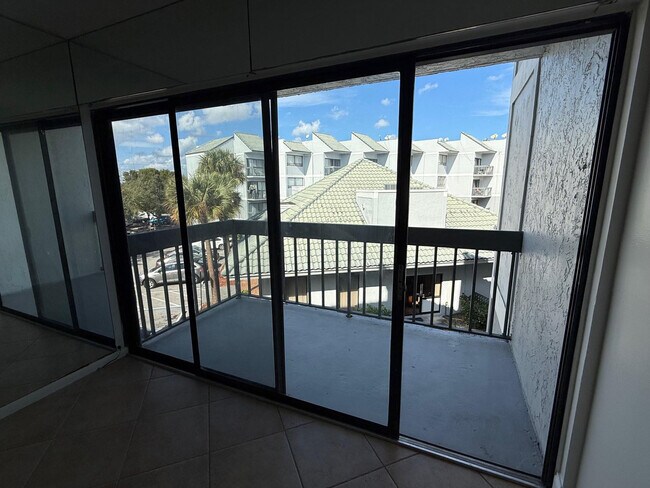 Building Photo - 1850 N Congress Ave