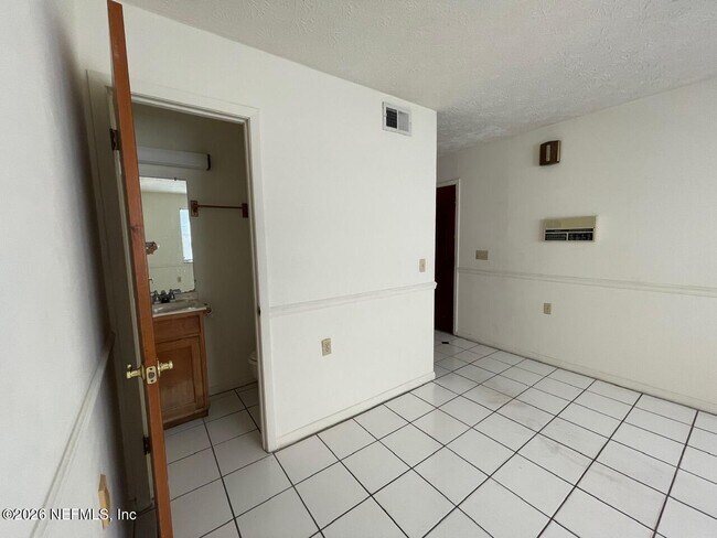 Building Photo - 2000 First St