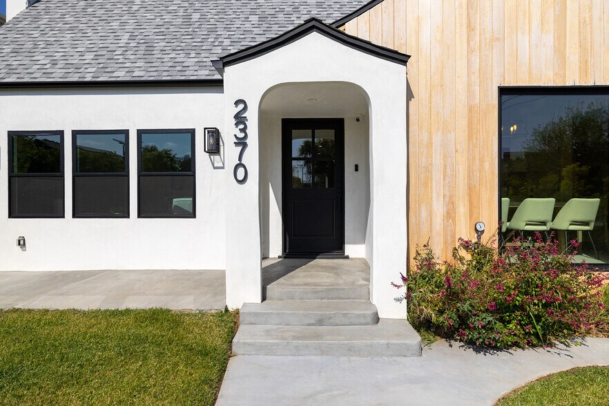 Building Photo - 2370 Kelton Ave