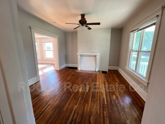 Building Photo - 372 E 13th Ave