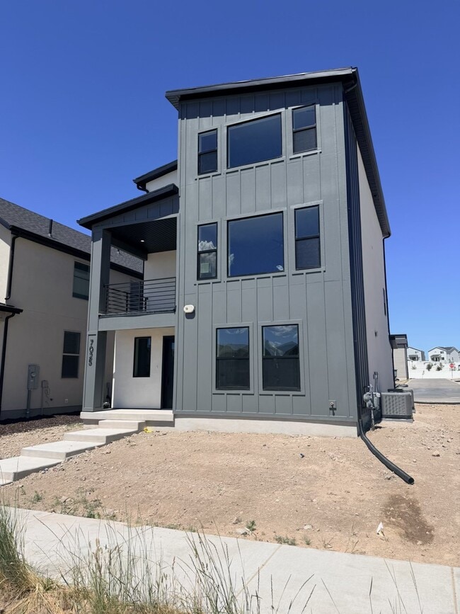 Building Photo - 7025 Woods Rose Dr
