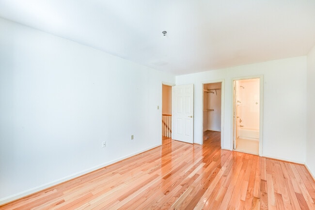 Building Photo - Two Level Two Bedroom Two Bath with Privat...