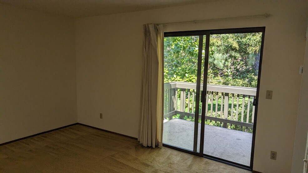 Patio door to balcony - 606 San Conrado Ter