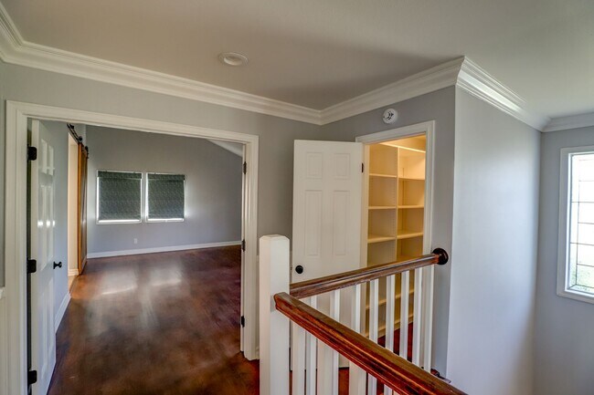Building Photo - Gorgeous Home in Old Towne Orange
