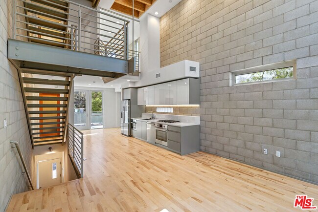 Building Photo - 3450 Cahuenga Blvd W