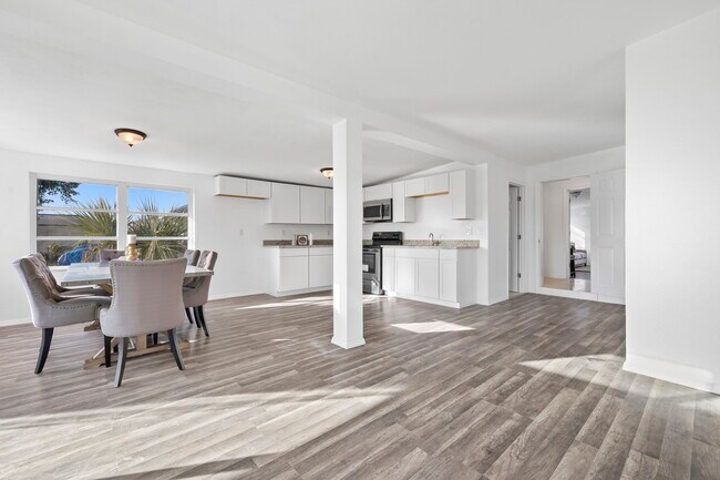 Building Photo - 221 Duxbury Ave