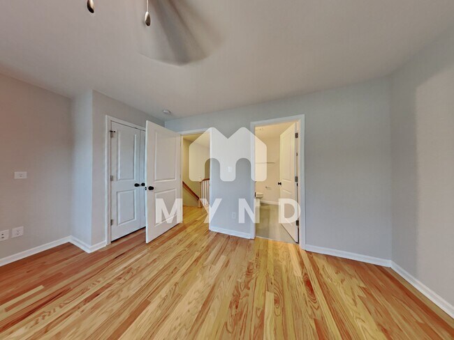 Building Photo - 632 Rush St