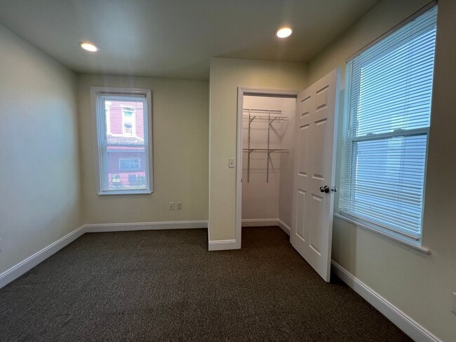 Building Photo - Updated 2BR house with off street parking!