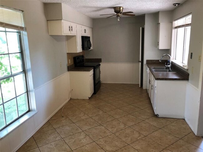Building Photo - 15003 Cypress Ridge Dr