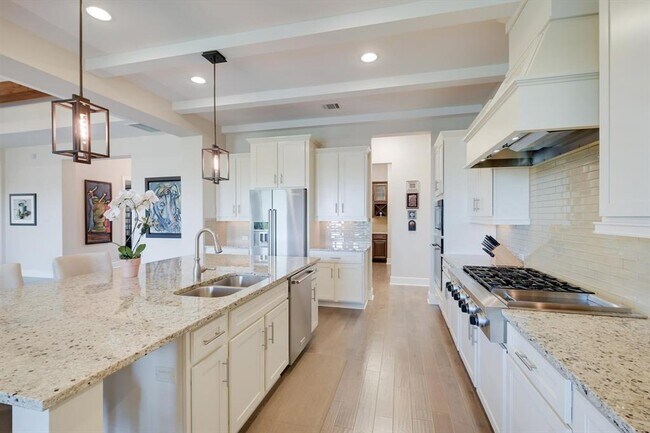 Building Photo - 112 Bisset Ct